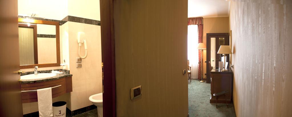 Hotel Jolly Кастровилари Екстериор снимка