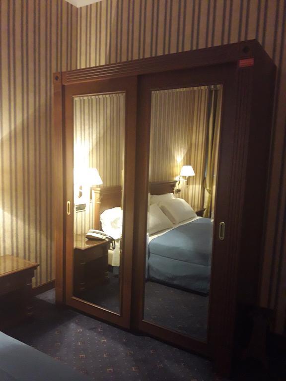 Hotel Jolly Кастровилари Екстериор снимка