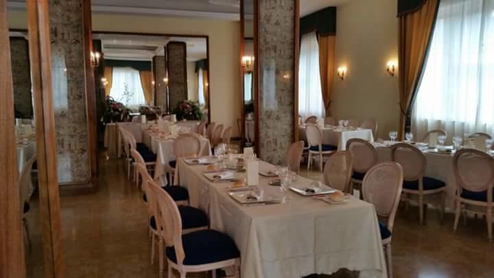 Hotel Jolly Кастровилари Екстериор снимка